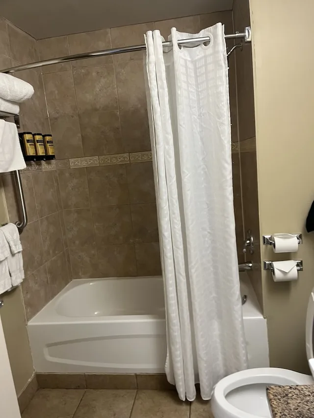 جناح بسريرين كوين بمطبخ صغير، Best Western Plus Bowmanville 6/7