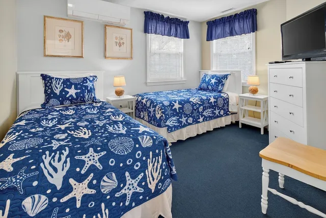 3 Bedrooms, Cottage, King and Twin Beds, Queen Bed, Colonial Acres Resort 2/7