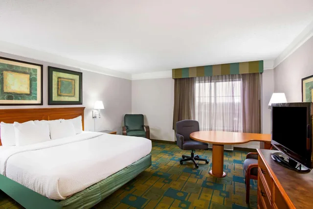 غرفة بسرير كينج بحوض استحمام لذوي الإعاقة، Fairfield by Marriott Inn & Suites Austin West 6/10