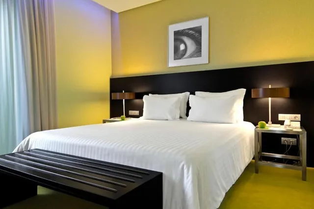 Room, Twin Beds, Sana Capitol Hotel 5/10
