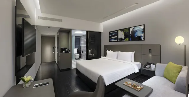 غرفة بريميير بسرير كينج بإطلالة على المدينة مع دخول الصالة في طابق مرتفع، Novotel Chennai Chamiers Road 5/7