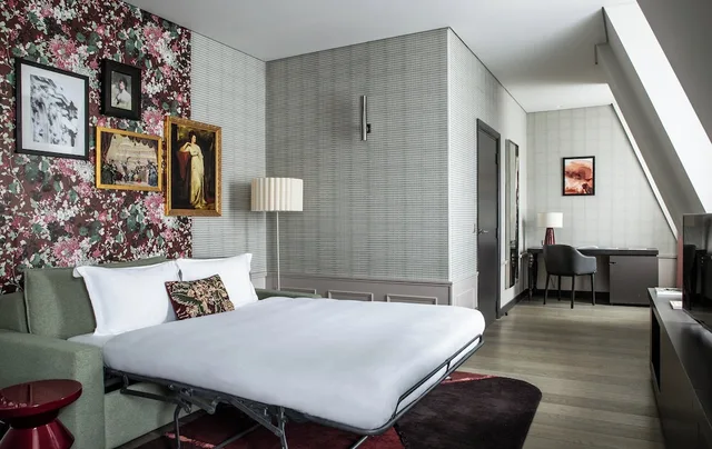 1 Bedroom, Suite, Queen Bed, Sofa, Hotel Indigo Paris - Opera by IHG 3/7