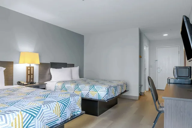 غرفة قياسية بسريرين كوين، Motel6 Dawsonville, GA - North GA Premium Outlets 2/4