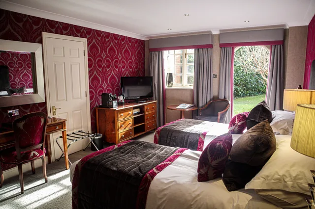 جناح بسرير مزدوج، Langshott Manor 2/4