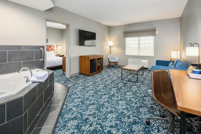 جناح بسريرين كوين بغرفة نوم واحدة مع أريكة لذوي الإعاقة، Country Inn & Suites By Radisson Manchester Airport Nh 2/6