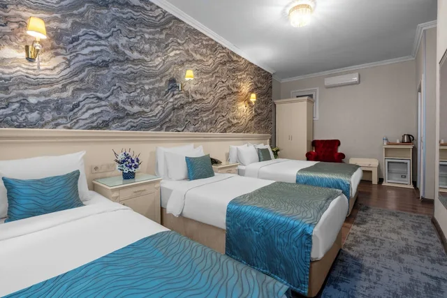 غرفة عائلية بسرير مزدوج وسريرين منفصلين، VALIDE HOTEL 1/6
