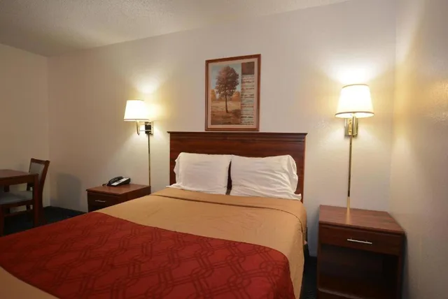 غرفة مفردة، Econo Lodge West 1/2