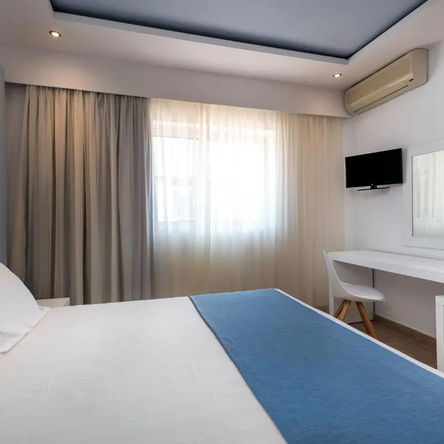 جناح، Gaia Royal Hotel 2/6