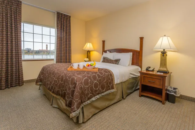 جناح بسرير كوين بمطبخ لذوي الإعاقة، Staybridge Suites Great Falls 1/2