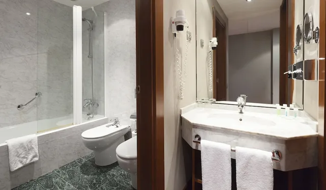غرفة بريميوم بسرير مزدوج بشرفة، Hotel Urh Palacio de Oriol Formerly Nh Palacio de Oriol 6/6