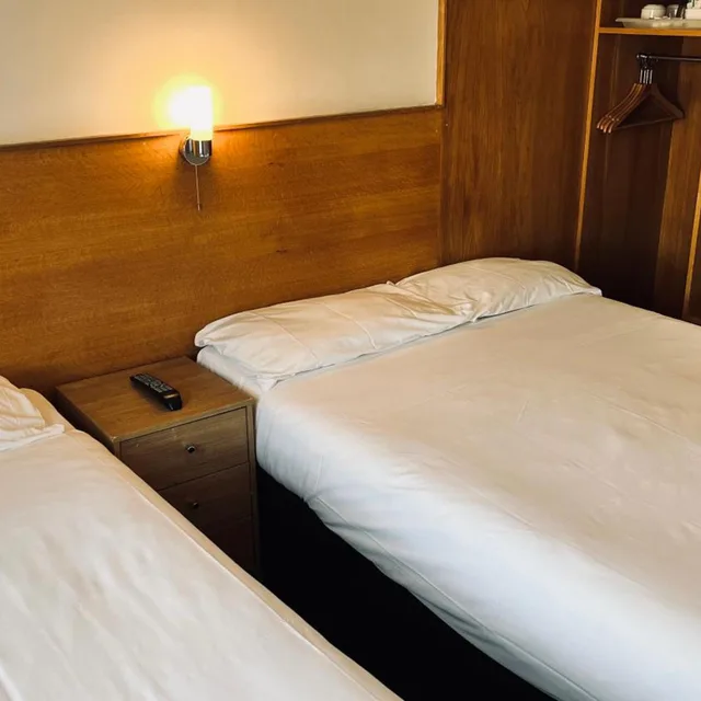 غرفة ثلاثية، Arriva Hotel 4/8