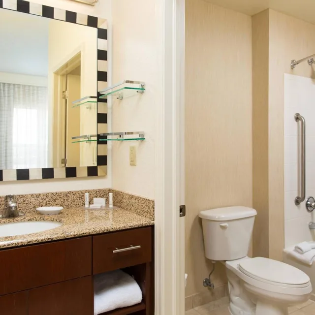 Pure, Wellness, King Bed, Sofa، Residence Inn by Marriott Kansas City Airport 3/3