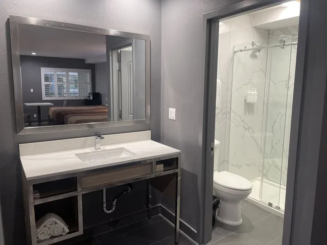 غرفة بسريرين كوين، Travelodge by Wyndham Whittier 3/3
