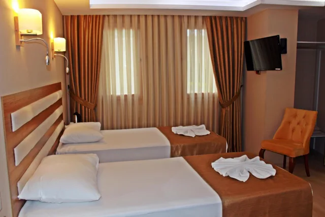 Room, Double or Twin Bed, Lateral Side Sea View، Feza Otel 5/10