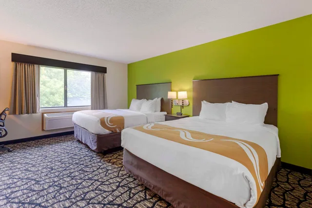 غرفة بسريرين كوين، Quality Inn Oshkosh Aviation Park 3/4