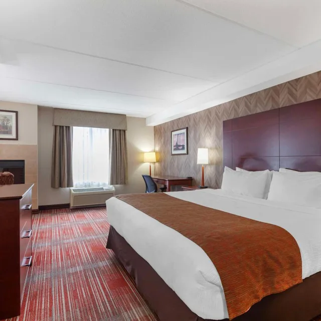 جناح بسرير كينج بجاكوزي، Best Western Plus Muskoka Inn 1/8