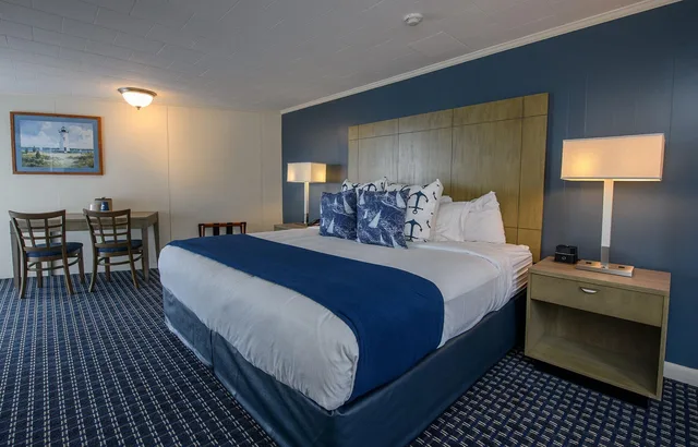 غرفة قياسية بسرير كينج، Hyannis Holiday Motel 1/2