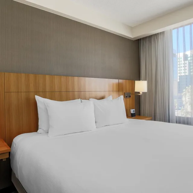 غرفة بسرير كينج مع أريكة، Hyatt Place San Jose/Downtown 1/3