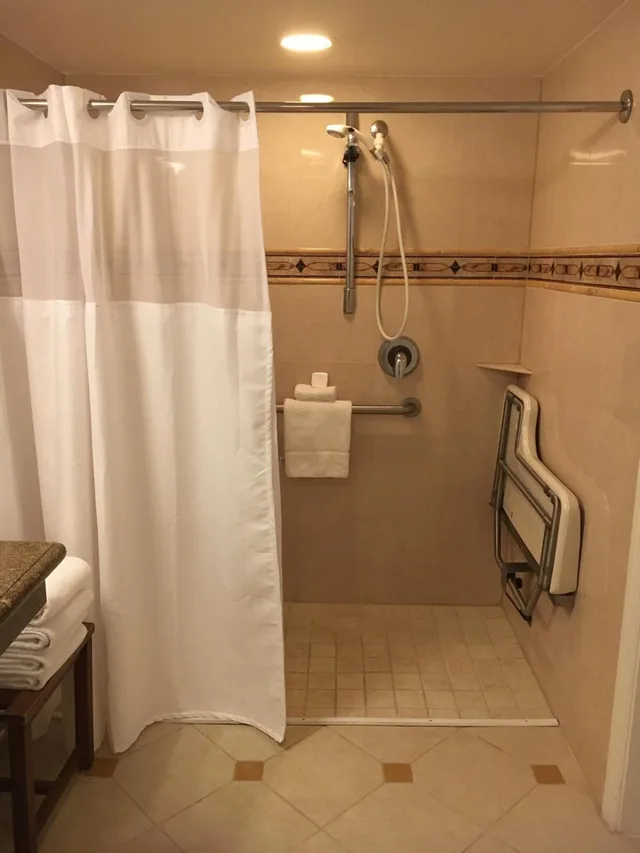 غرفة بسرير كينج لذوي الإعاقة، Signia Hilton Naples Grande Beach Resort 10/10