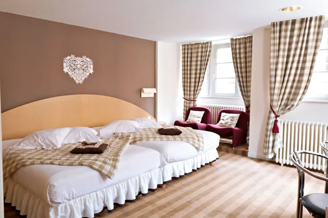 غرفة سوبيريور عائلية بسريرين مزدوجين بإطلالة، Hôtel Suisse 1/8