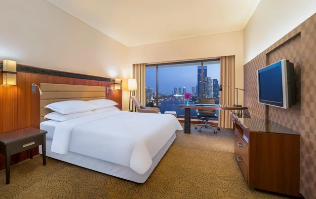 غرفة سوبيريور ديلوكس بسرير كينج بإطلالة على النهر، Royal Orchid Sheraton Riverside Hotel Bangkok 2/3