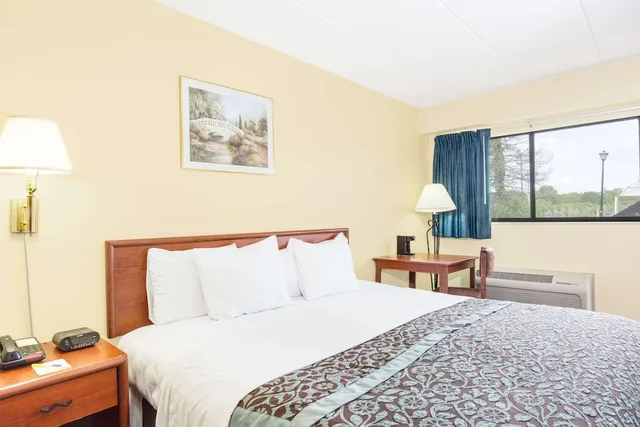 غرفة بسريرين مزدوجين للمدخنين، Days Inn By Wyndham Athens 2/5