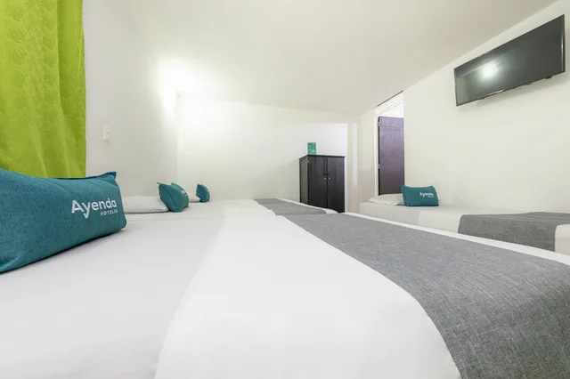 غرفة رباعية بأربعة أسرّة، Hotel Florida Nueva 3/4