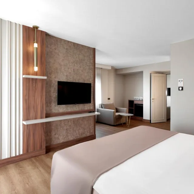 جناح ديلوكس بسرير كينج مع أريكة بجاكوزي، Best Western Plus Khan Hotel 5/7