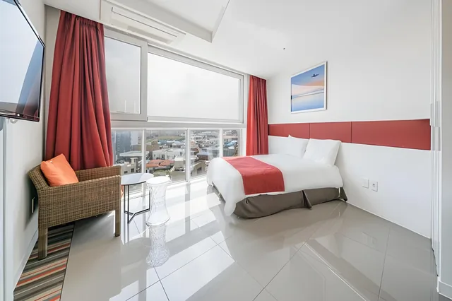 Room, Double Bed, Village View، Aimi Jeju Beach Hotel 2/2