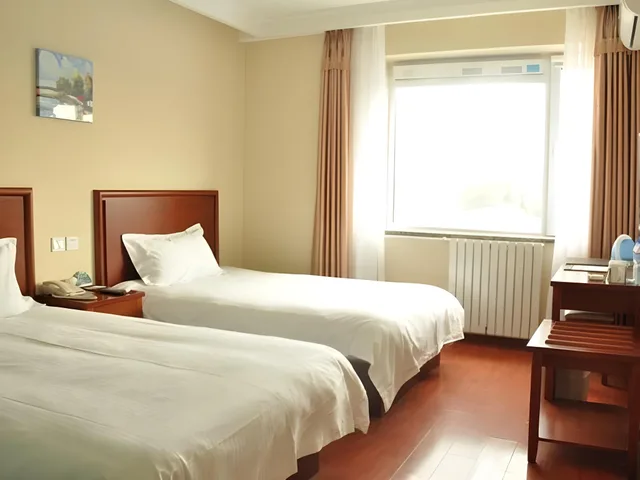 غرفة عائلية بسرير كينج وسرير فردي، GreenTree Inn Beijing Shunyi District South Shiyuan Street Express Hotel 1/1