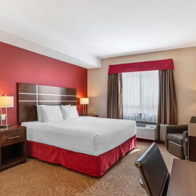 غرفة بسرير كينج بجاكوزي بمطبخ، Best Western Plus Kindersley Hotel 2/10