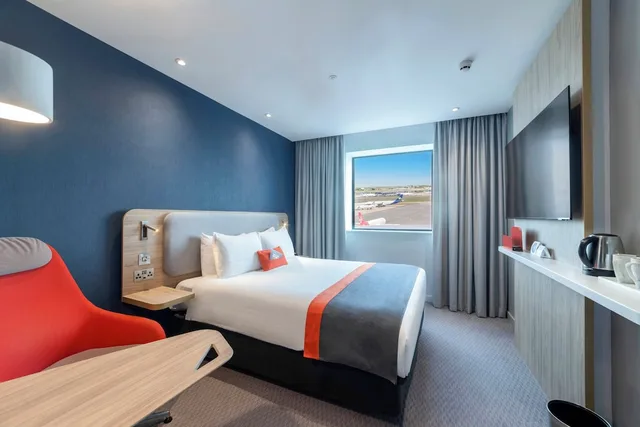 غرفة قياسية بسرير فردي، HOLIDAY INN EXPRESS LONDON HEATHROW T4 3/8