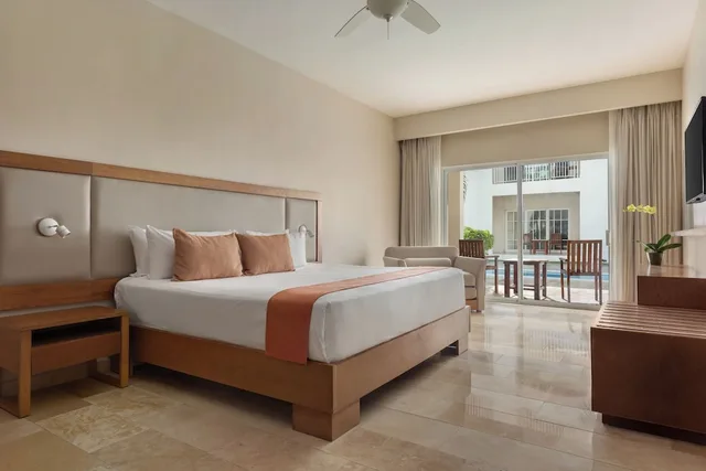 Sun Club, Junior Suite, King Bed, Pool Access، Sunscape Coco Punta Cana 1/2