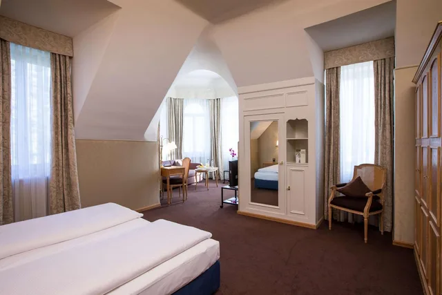 Junior Suite, Deluxe, King Bed, Grand Hotel Beau Rivage 7/10