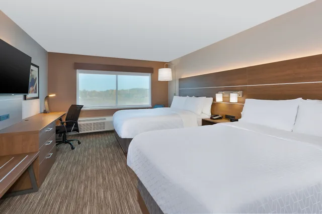 غرفة قياسية بسريرين كوين، Holiday Inn Express And Suites Cedar Springs Grand Rapids North 2/3