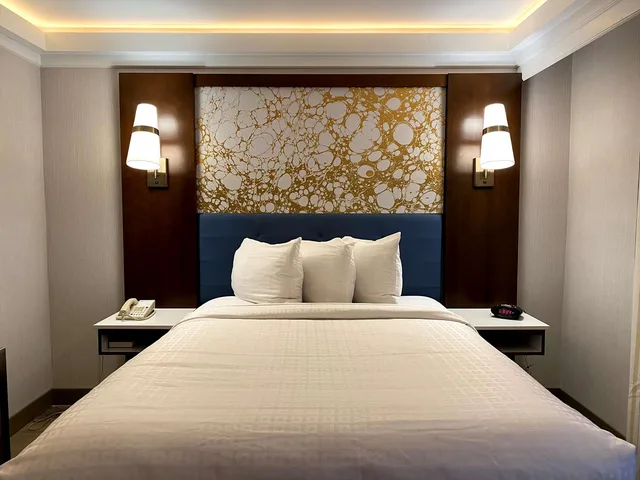 Room, Queen Bed, The Westfield Inn, BW Signature Collection 7/9