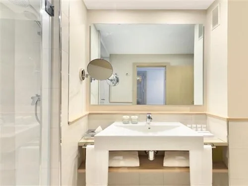 Room, Single, Double Bed, Side Sea View، Amare Beach Hotel Marbella - Adults only 3/3