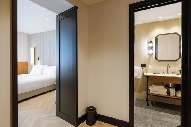 Executive, Triple, King Bed, Sofa, Circle 6 Rome Hotel 6/8