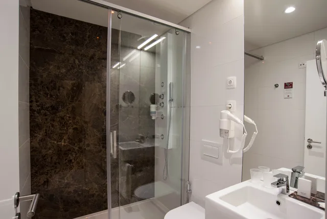 غرفة بسرير مزدوج أو سريرين منفصلين بإطلالة على المدينة، The 7 Hotel 5/5