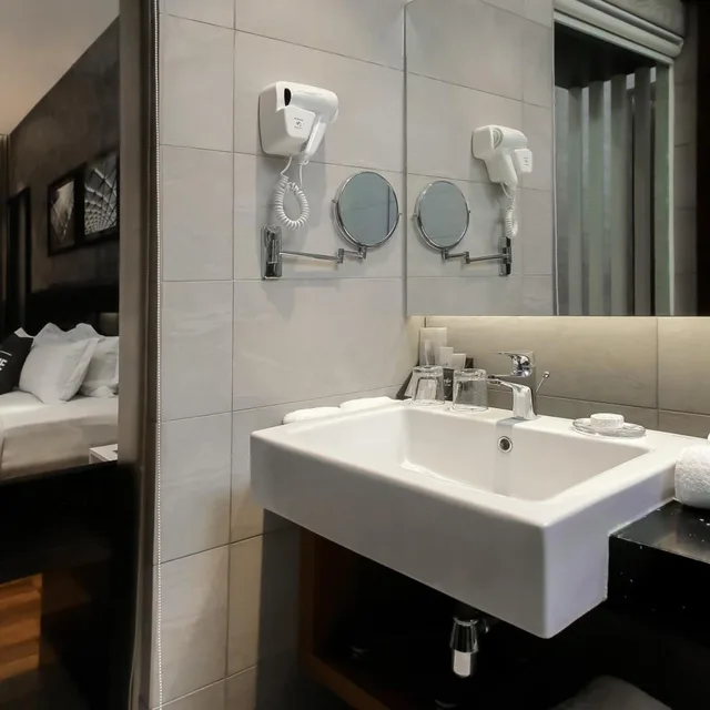 Premier, Double or Twin Bed, Iconic Hotel Penang 3/5
