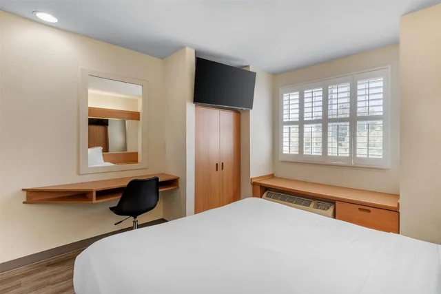 Standard, Queen Bed, Surestay By Best Western Sacramento South Natomas 1/7
