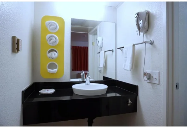 غرفة بسرير كوين، Motel6 Flagstaff, AZ - Butler 4/4
