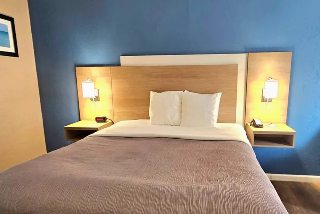 Upgrade, Business, King Bed، Quality Inn & Suites Conference Center 6/7