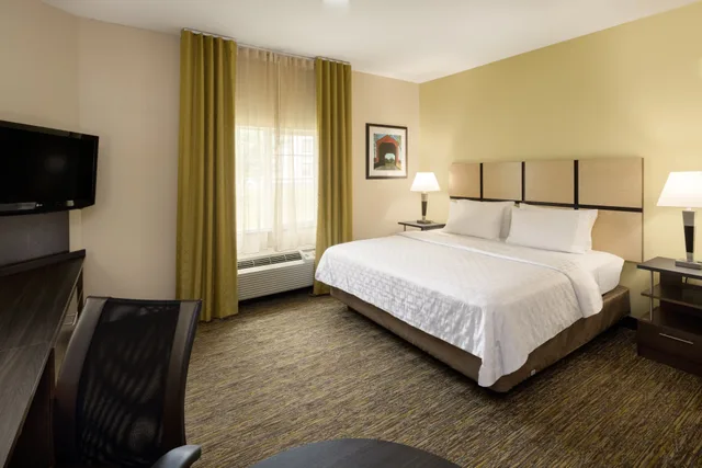 جناح استوديو بسرير كوين، Candlewood Suites Windsor Locks Bradley Arpt 1/2