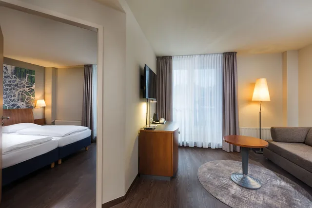 جناح، Seminaris Seehotel Potsdam 2/5