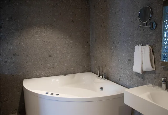 جناح بسرير مزدوج بمنطقة جلوس بجاكوزي، Best Western Gustaf Froding Hotel & Konferens 2/2