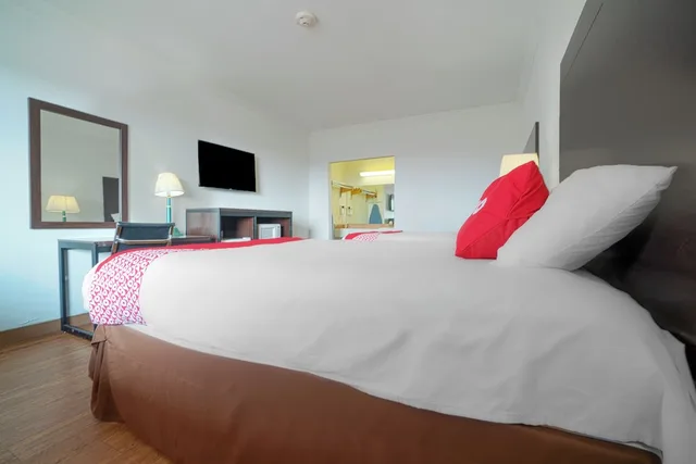 room, 2 queen beds, OYO Hotel Kingsville - Hwy 77 4/7