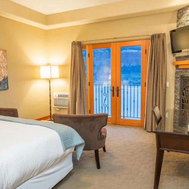 Room, King Bed, River View, Columbia Cliff Villas Hotel 1/9