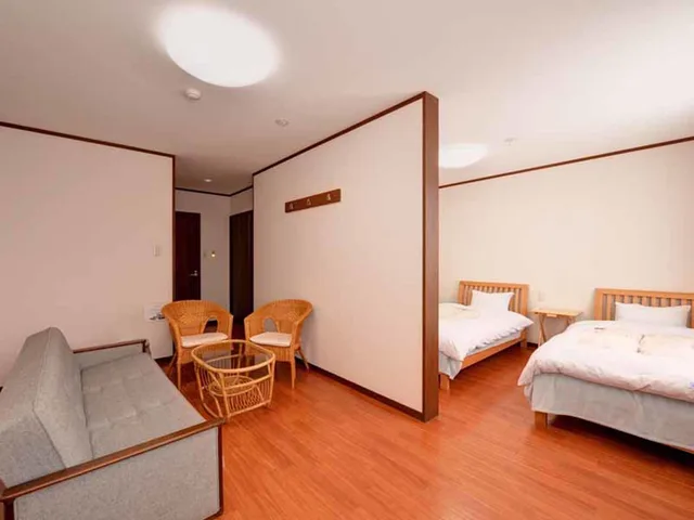 غرفة ثلاثية بثلاثة أسرّة بحمام مشترك، Lodge B&W 1/2