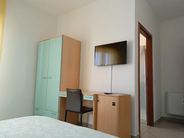 Room, Queen Bed, Sea View, Hotel Ariston 2/6
